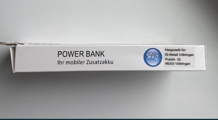 Миниатюрный на 2600 мАч. пауэрбанк цвет алый металлик,orig.Germany