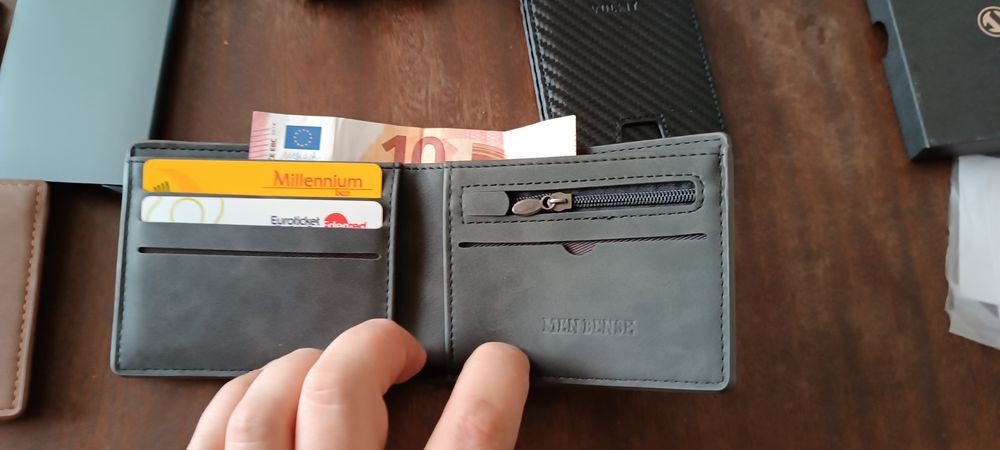 Várias carteiras e porta cartões de excelente qualidade! NOVAS