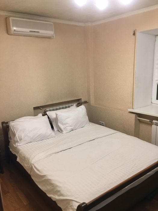 бульвар Лесі Украінки,14 подобово.метро Палацу Спорту