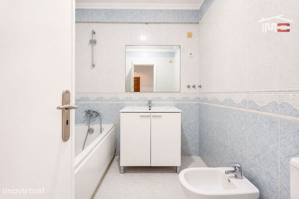 Excelente T2 na Ramada / Odivelas - 2 Varandas, 2 WCs, 3ºandar com ...