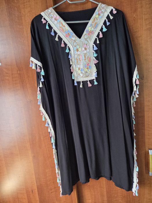 Czarna luźna sukienka/tunika z haftem i frędzlami oversize, nienoszona