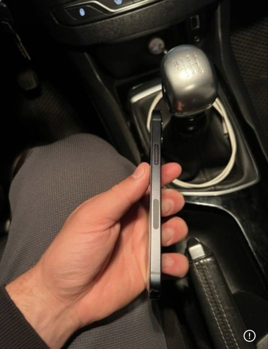 Продам айфон 12 на 64 гб