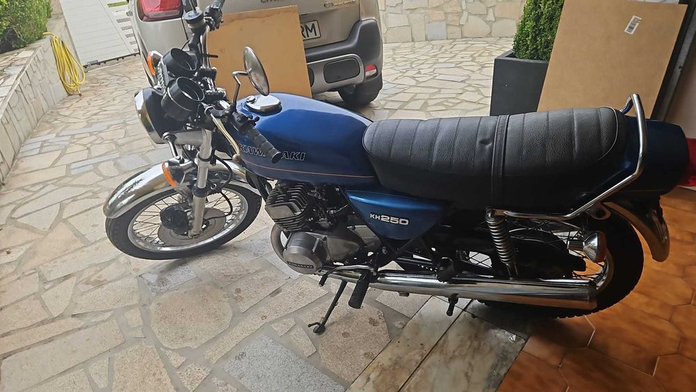 Clássicos Kawasaki KH250 - 1975