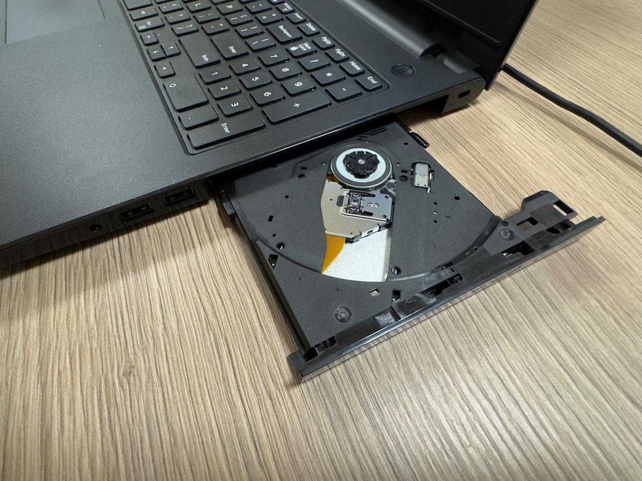 Laptop DELL Inspirion 15