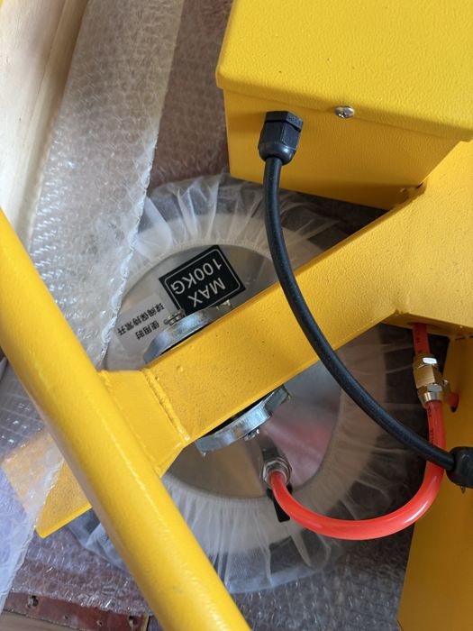 Chwytak próżniowy do szkła 400 kg - 4 ssawki, obrót 360°