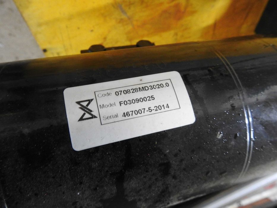 siłownik hydrauliczny dwustronny 2 tłoczyska 50mm