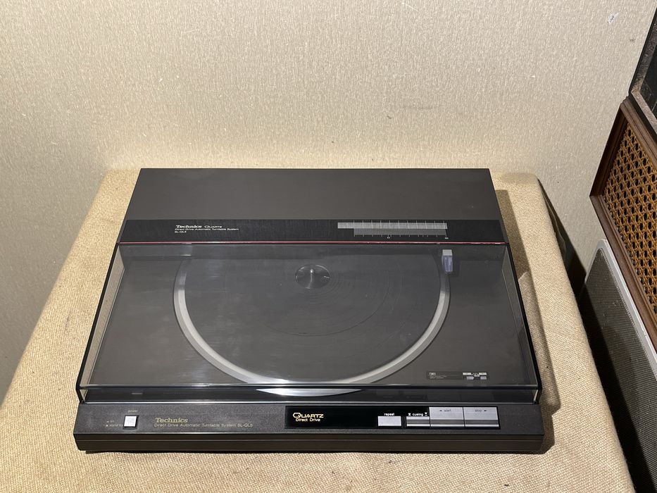 Высококачественный проигрыватель винила TECHNICS SL-QL5 QUARTZ