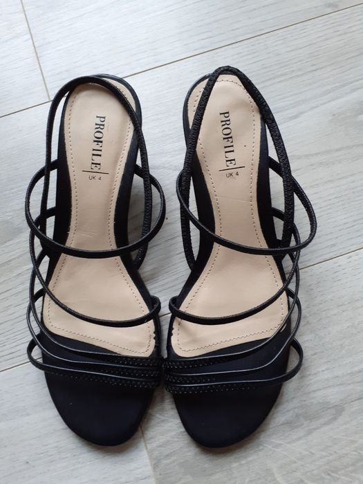 Cienkie paski- damskie buty na lato