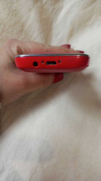 Телефон Nomi i220