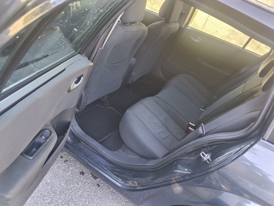 Renault Megane 1.5 dci de 115 CV revisão e distribuição feita..
