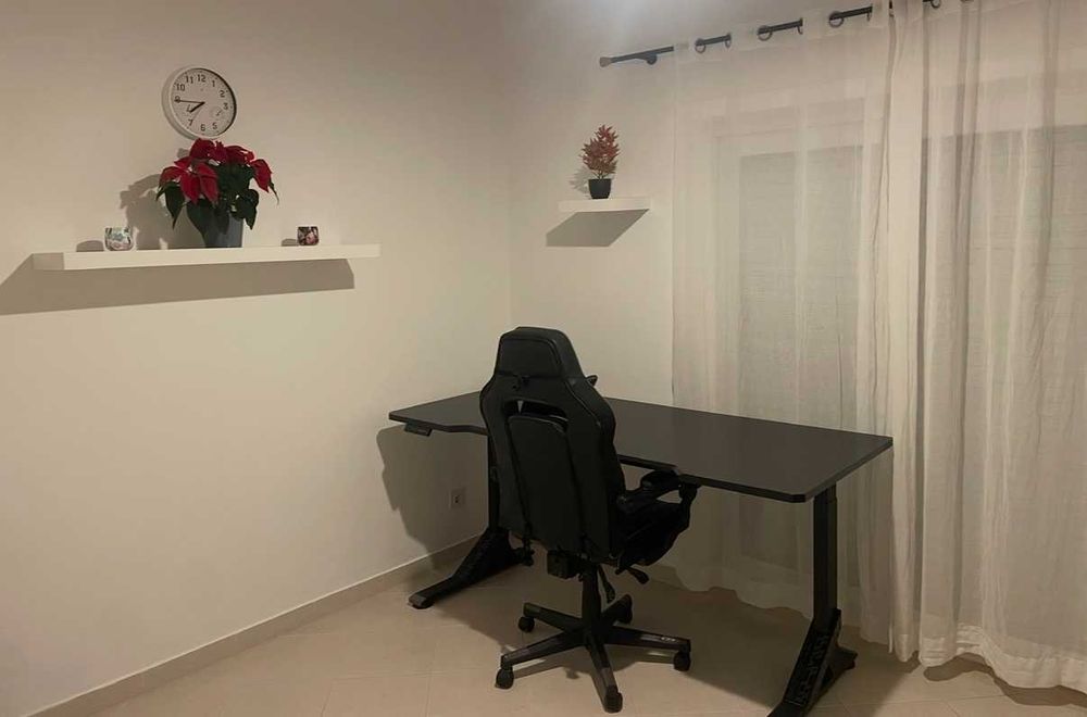 Secretária Gaming Elétrica 180x80 + Cadeira Gaming – Conjunto