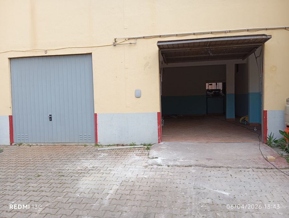 Armazém. Com câmara. frigorífica
