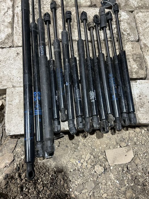 Стойки амортизатори автомобільні