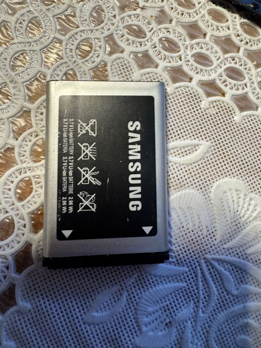 Samsung E1080w мобільний кнопковий надійний
