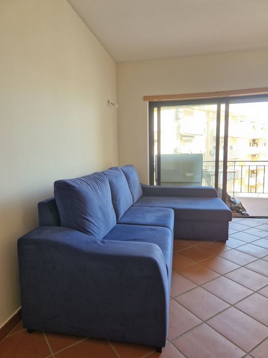 Sofá-cama azul escuro com chaise-longue