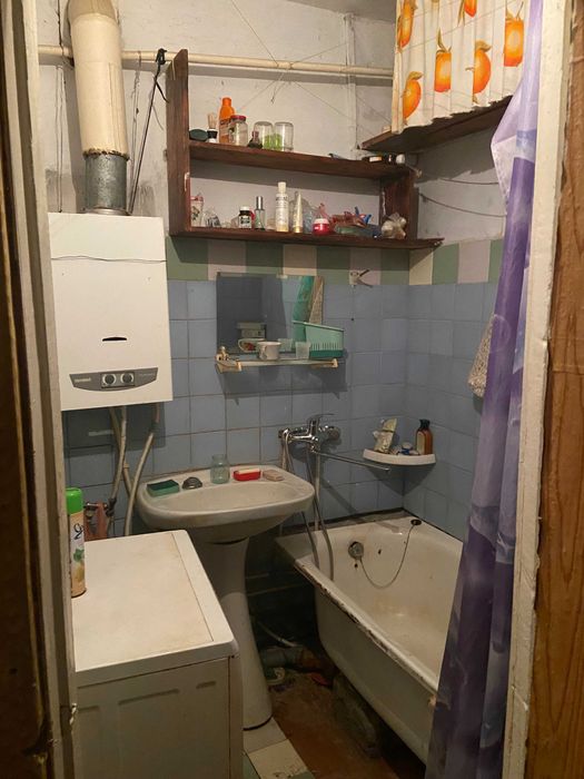 Продам свою 3-к.кв. со всеми удобств. с садом, гаражом, сараем под Одессой