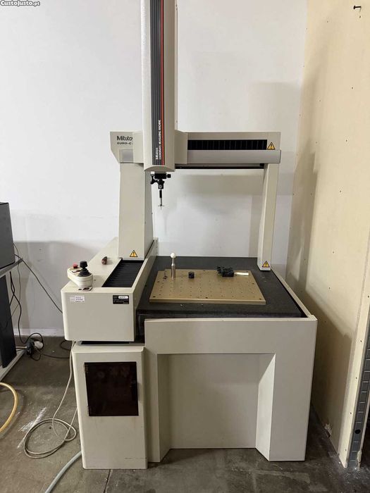 Máquina tridimensional CNC Mitutoyo