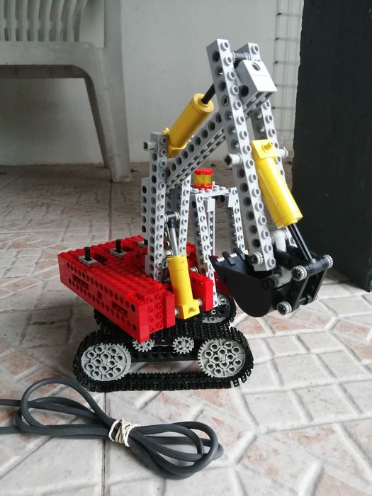 Escavadora lego 8851 vintage