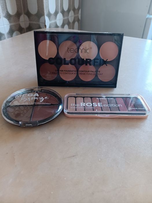 Vários  produtos de maquilhagem (novos)