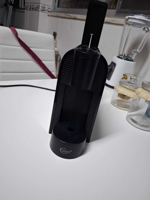 Máquina de Café Coffeesmart Preta