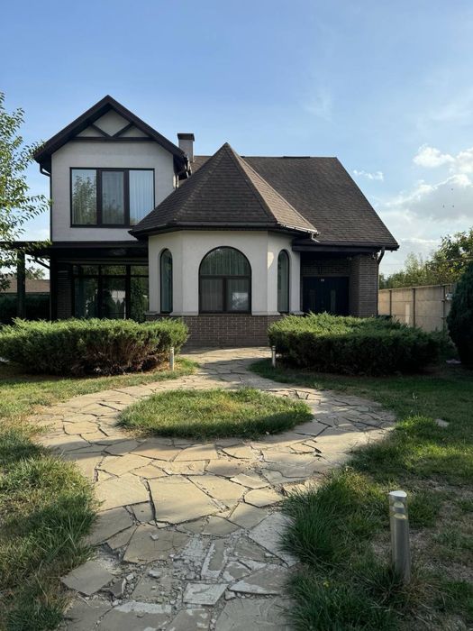 Продам дом в Новоалександровке, ул. Молодежная. 220 м.кв.