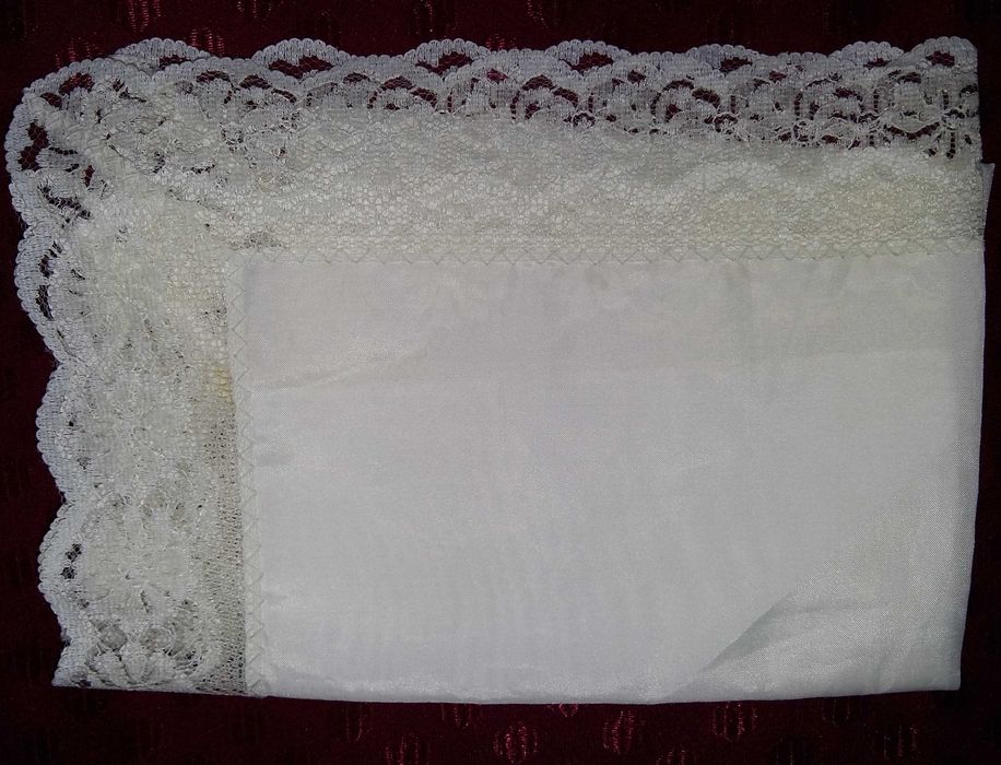 Chusteczka stylonowa z koronką, gładka biała. Rozmiar 50x40cm