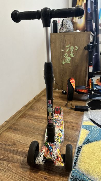 Дитячий двоколісний самокат