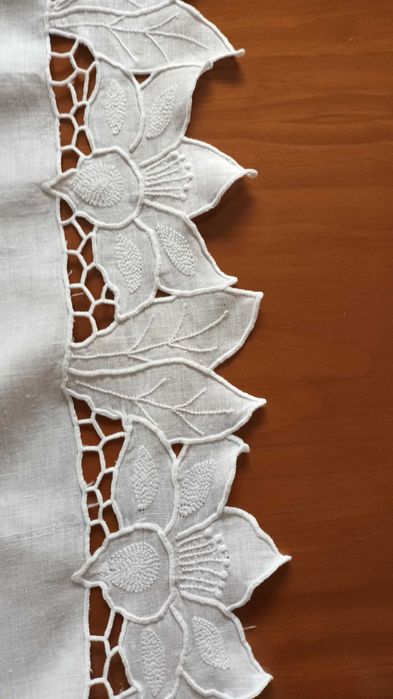 Napron em linho bordado