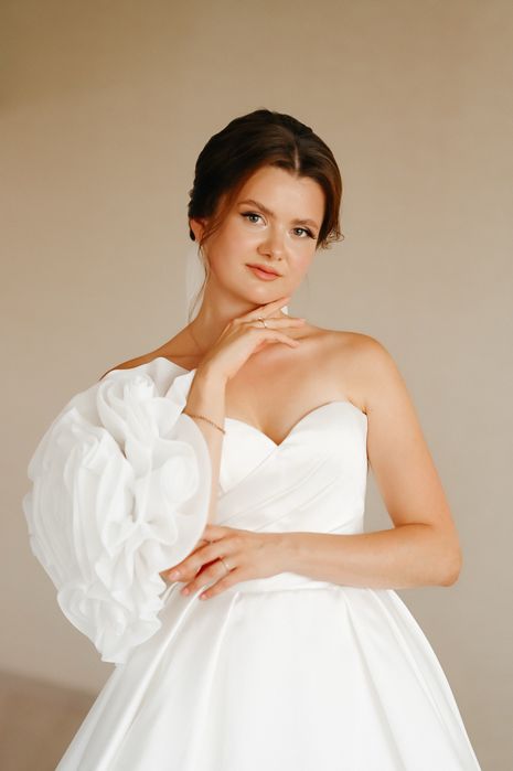 Весільна сукня зі шлейфом, свадебное платье, сукня нареченої