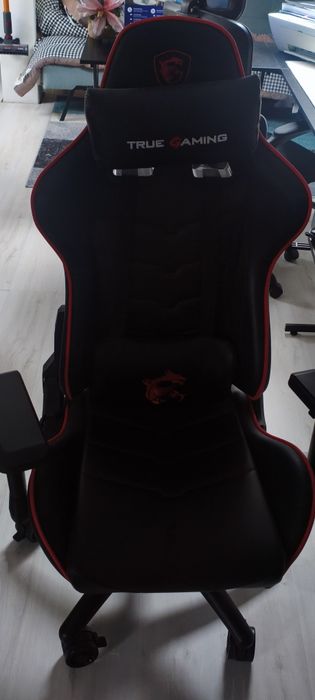 Vendo mesa gamer mais cadeira gaming msi
