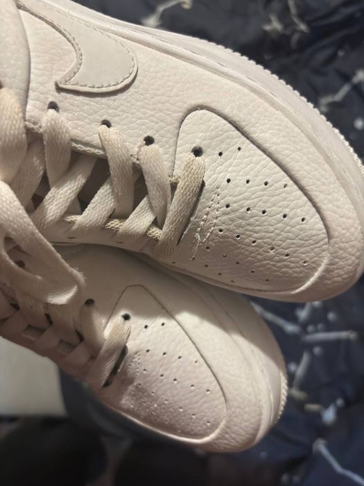 Шкіряні білі жіночі кросівки