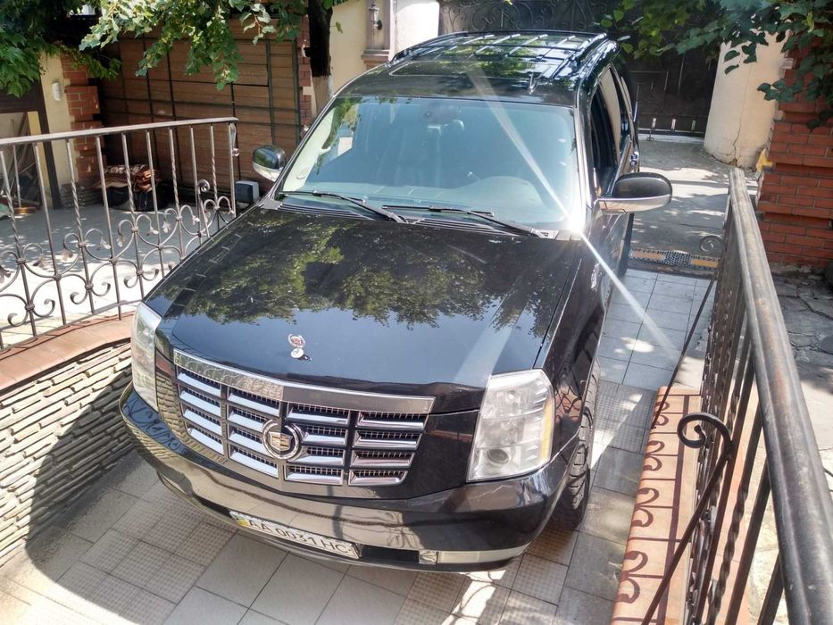Продам Cadillac Escalade 6.2 V8 куплений новим в салоні перший власник