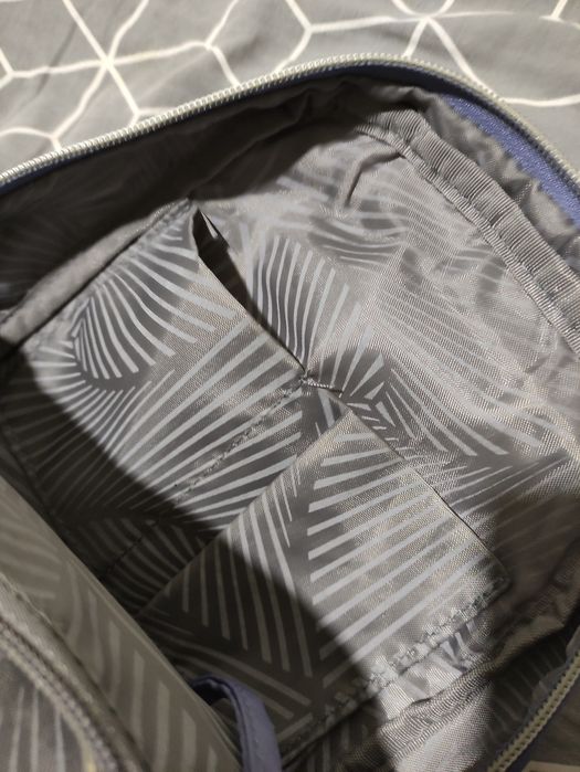 Продам женский небольшой рюкзачок.