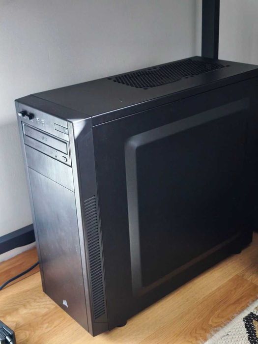 Komputer stacjonarny Intel i5-6500 / 32 GB RAM / Radeon RX 480 + monitor Samsung 24′′