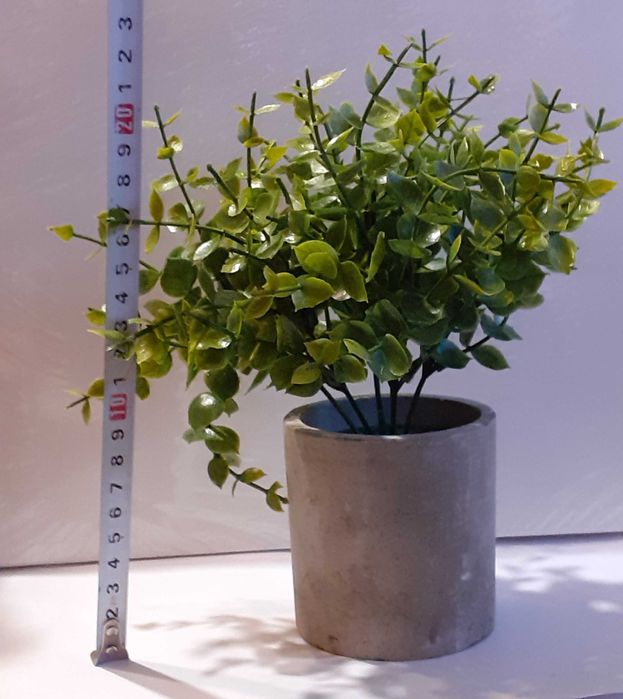 Kwiat sztuczny w doniczce