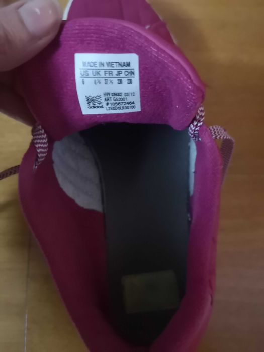 Sapatinhas da Adidas - Tamanho 37