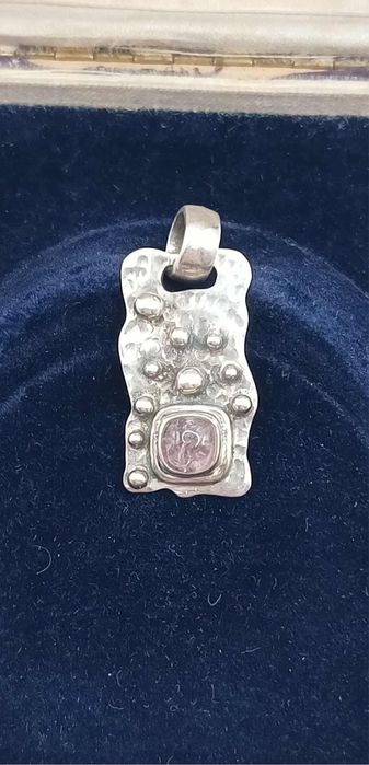 Wisiorek z kwarcem różowym 1956