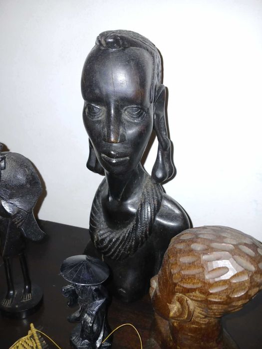 Conjunto de figuras africanas Instituto do Trabalho Angola-Luanda