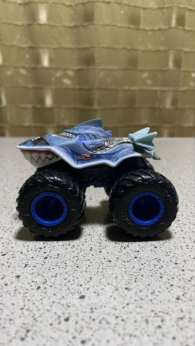 Hot Wheels Monster Trucks Акула (Shark) оригинал