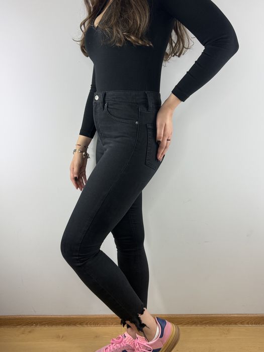 Czarne klasyczne spodnie jeansowe dżinsy Topshop 26/28