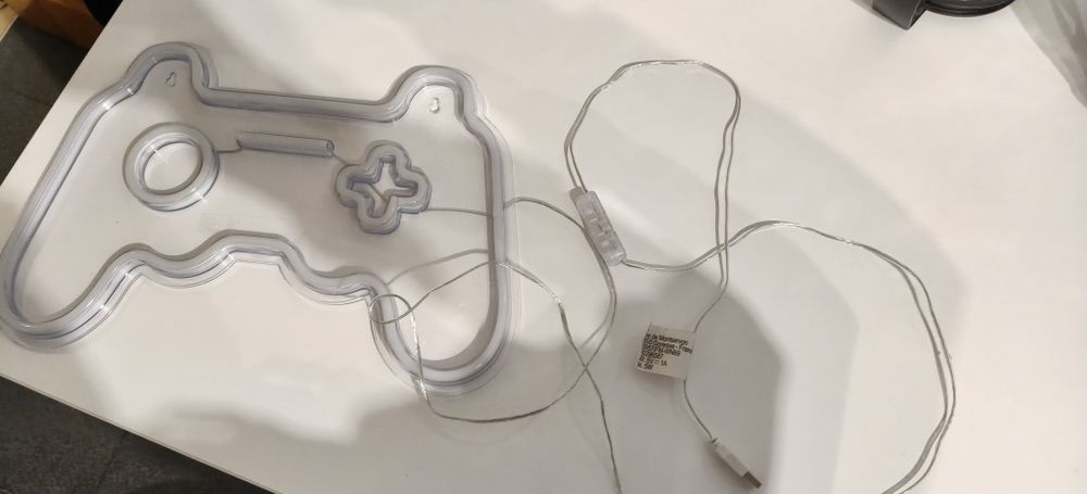 Luminária em forma de comando de consola com cabo para teste
