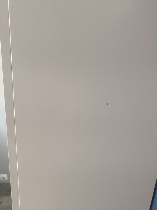 Szafa Pax biała z szarą dekoracją