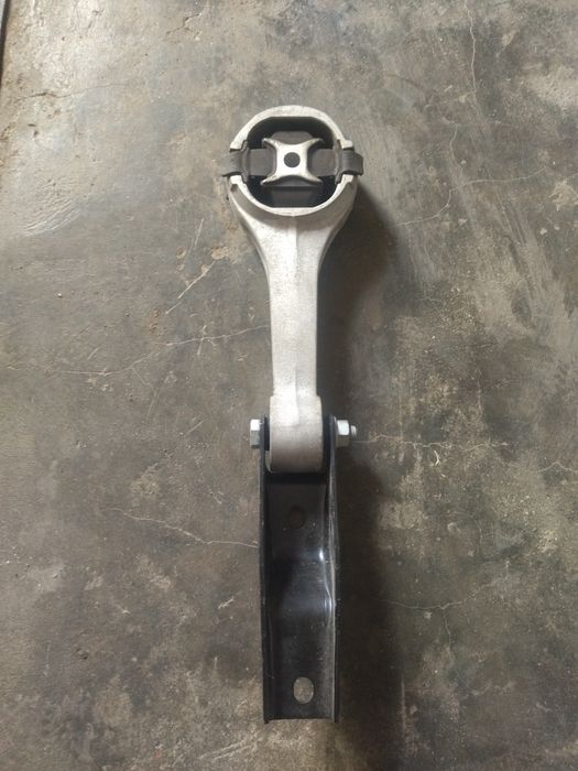 Подушка двигателя volkswagen polo