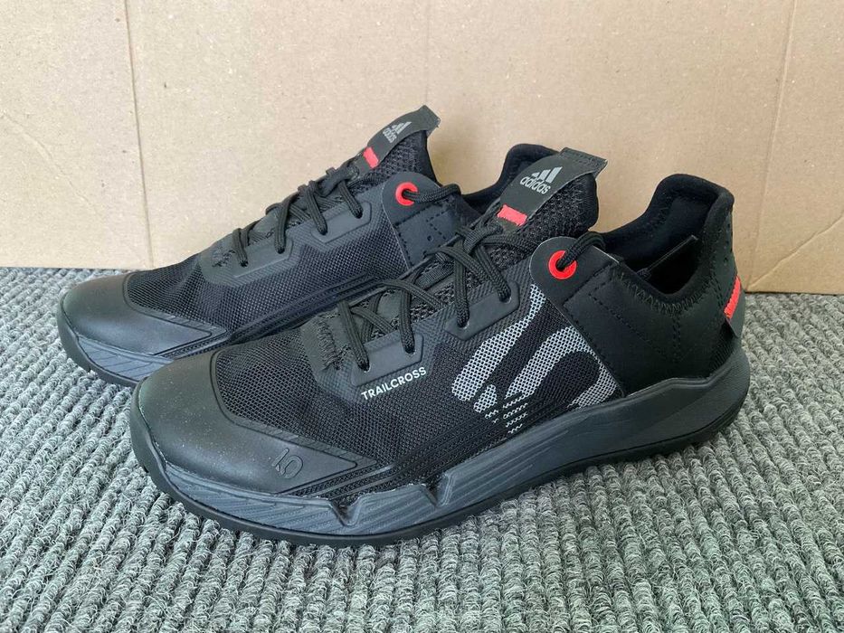 Кросовки adidas хайтопи кросівки  36