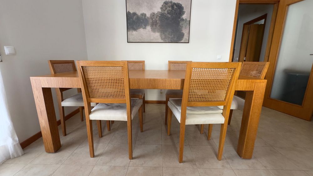 Mesa de jantar em madeira + 6 cadeiras