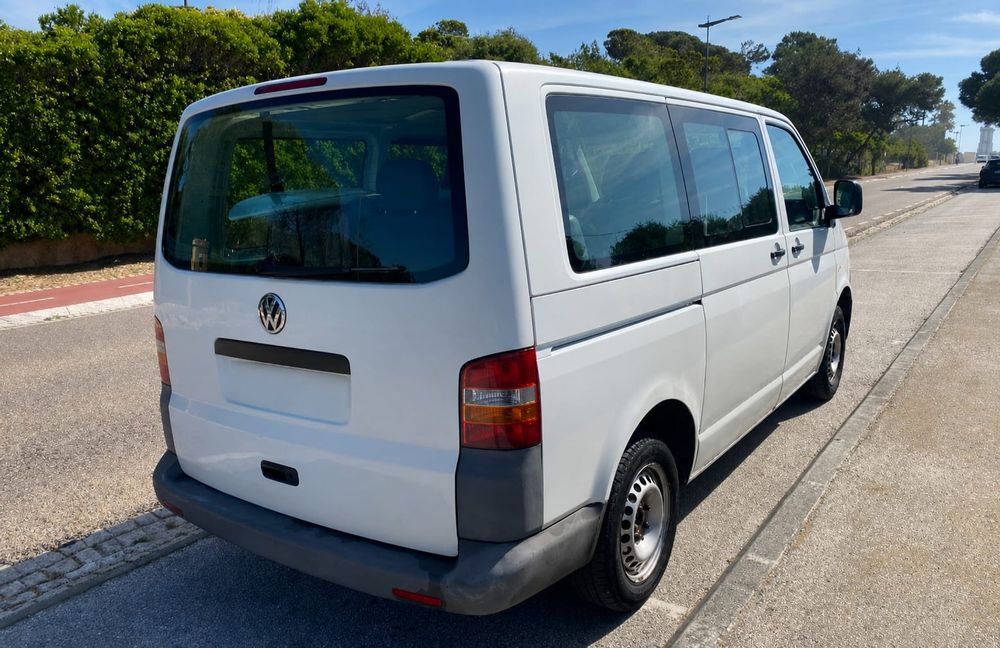 Volkswagen Transporter T5 — 04/2006 — 9 lugares Excelente Mecânica