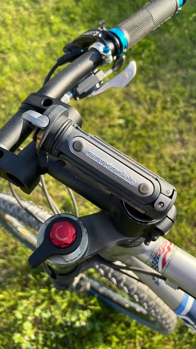 Rower na najlepszych podzespołach Cannondale lefty.