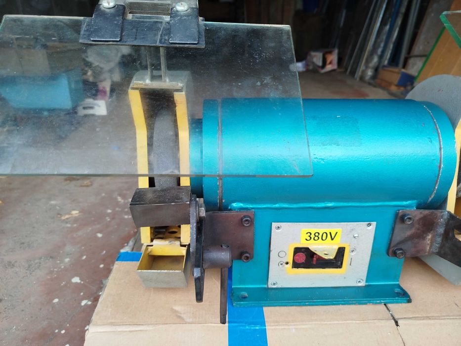 Станок точильно-шлифовальный 3Л631