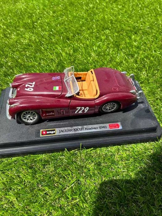 Miniatura Jaguar XK120 Roadster Bburago 1:24 1000 Miglia