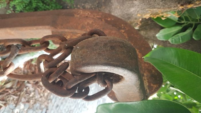 Peça de barco antiga em ferro